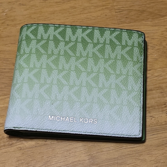 Michael Kors Green Wallet - Picture 1 of 4